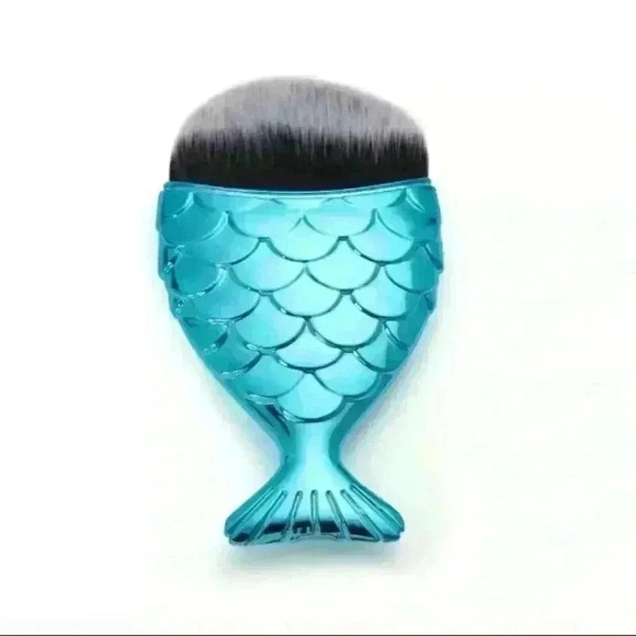 🐠 Fishtail Makeup Brush - Picture 3 of 4